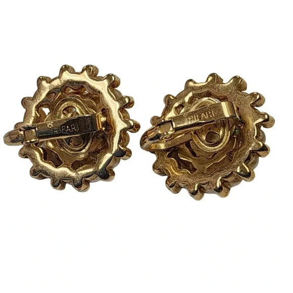 Vintage Trifari Rhinestone Faux Pearl Cluster Earrings Clip on Gold Tone - Picture 2 of 3